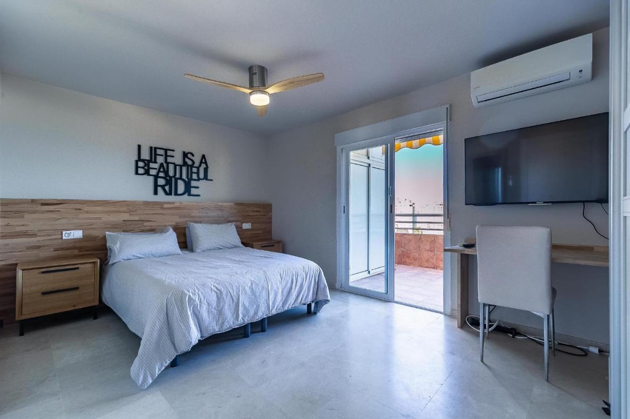 Vistas Azules -- Remodeled, Large Terrace, Spectacular Ocean Views And Beach Level Access Торремолінос Екстер'єр фото